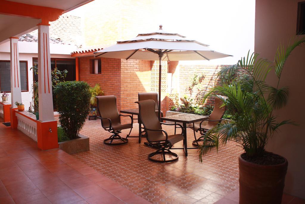 Hotel Dona Juana Tlacotalpan Exteriör bild